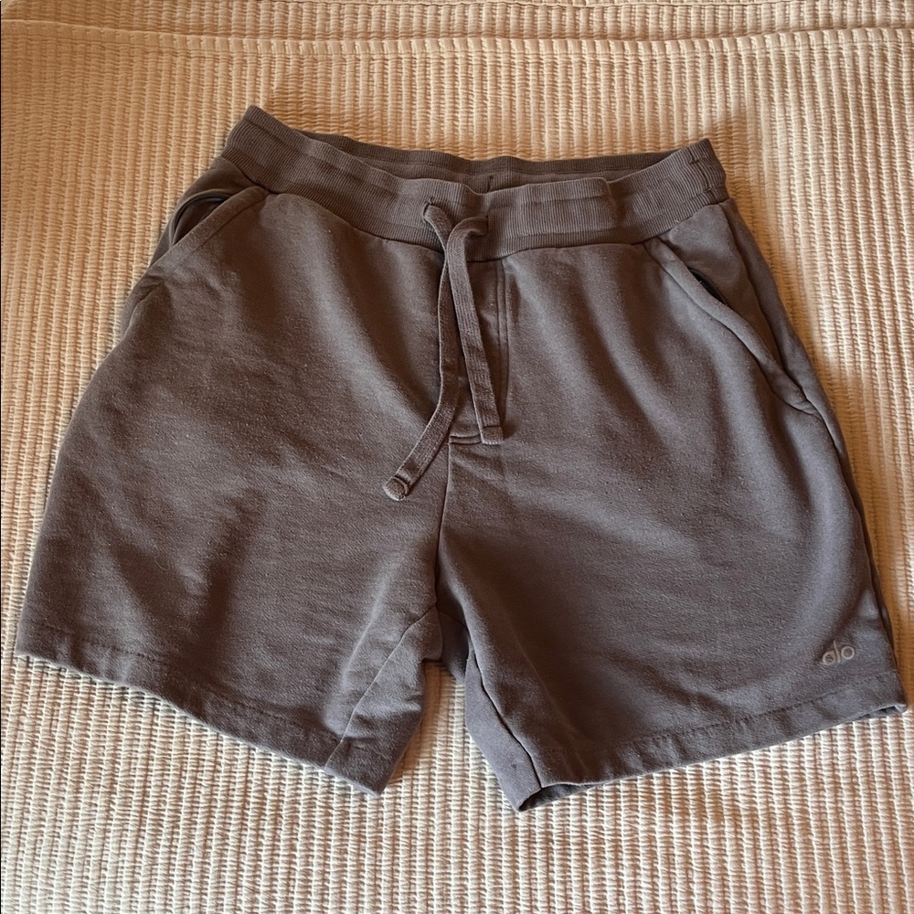 ALO Yoga Men's Charcoal Athletic Shorts